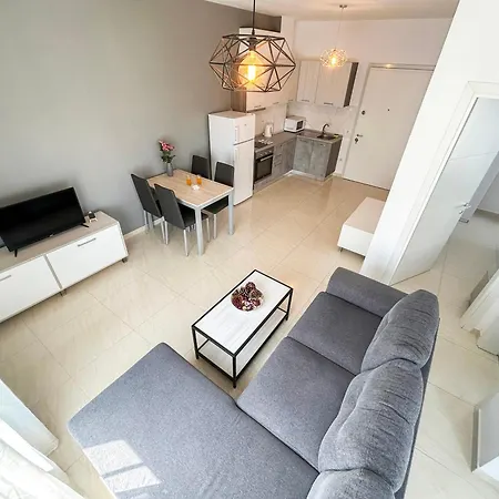Golem 595 Apartment Golem (Tirana)